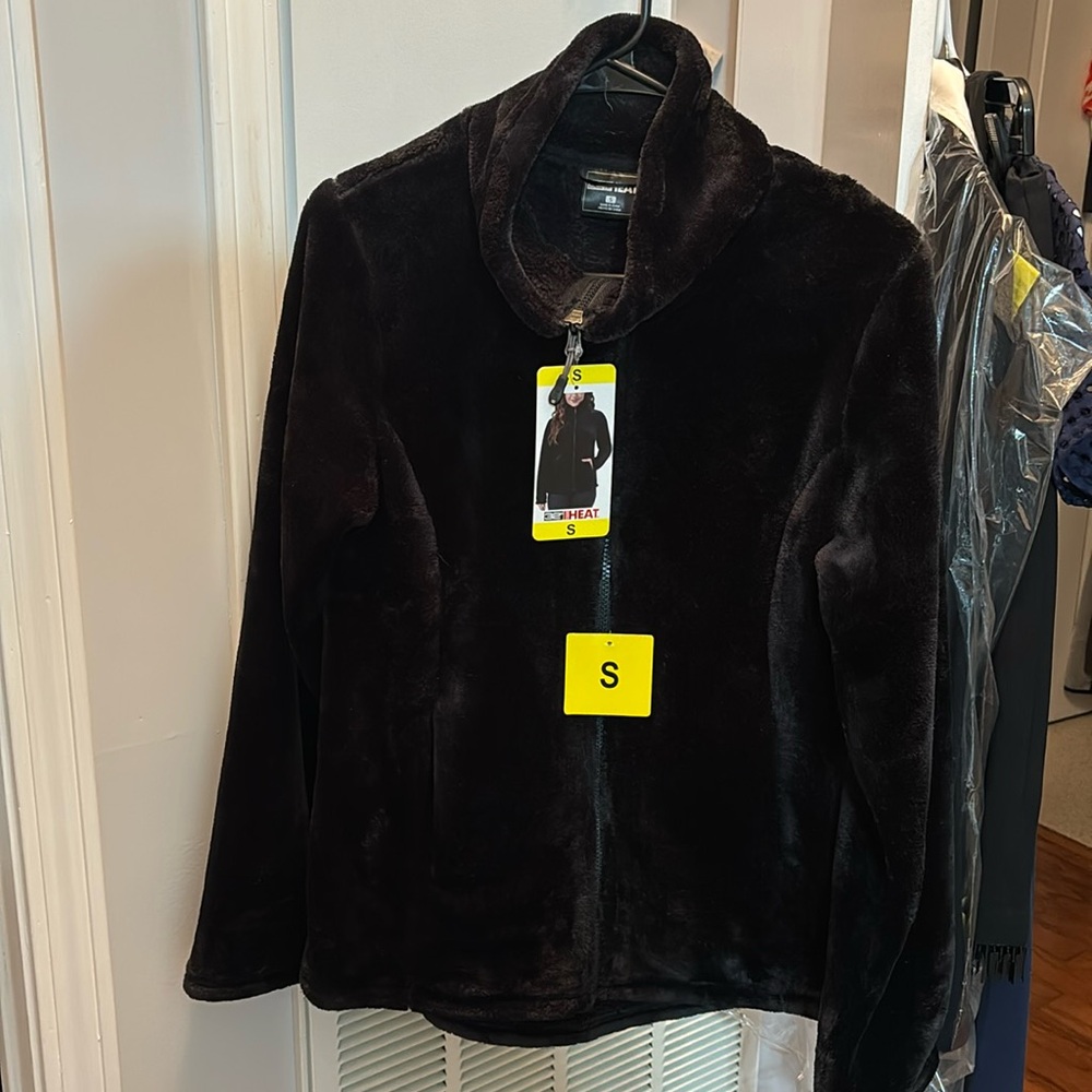Women’s Very Soft Black 32 Heat Size Small NWT Coat with Pockets